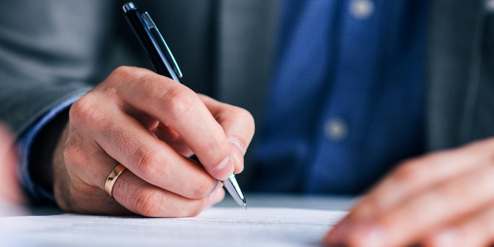 Documentos y requisitos legales necesarios para vender una propiedad en Miami